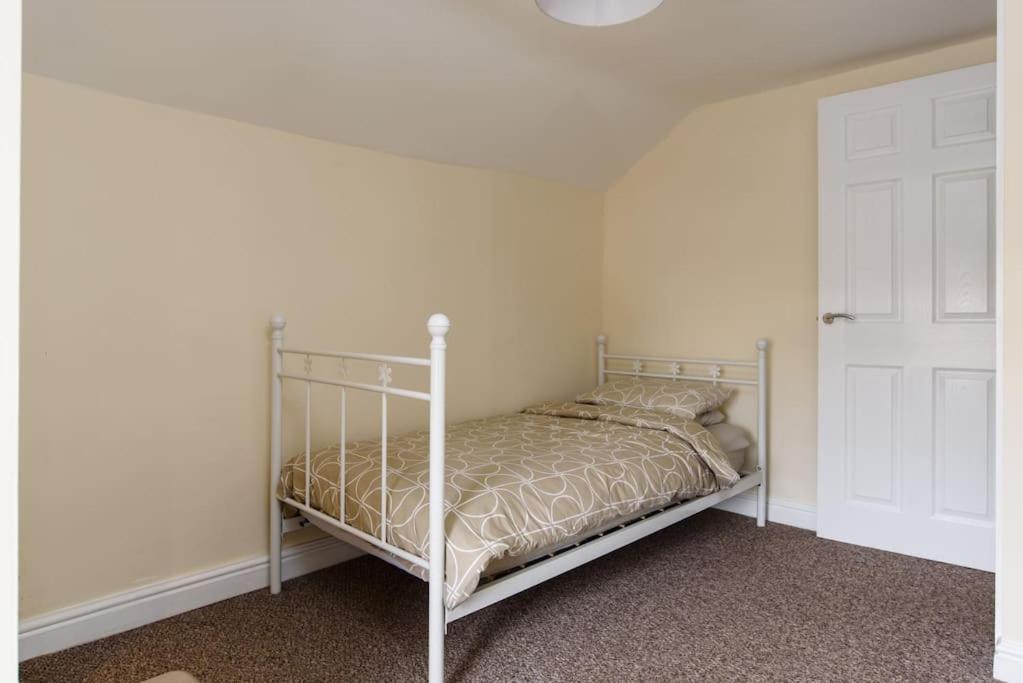 Colliers House Villa Abercanaid Екстериор снимка